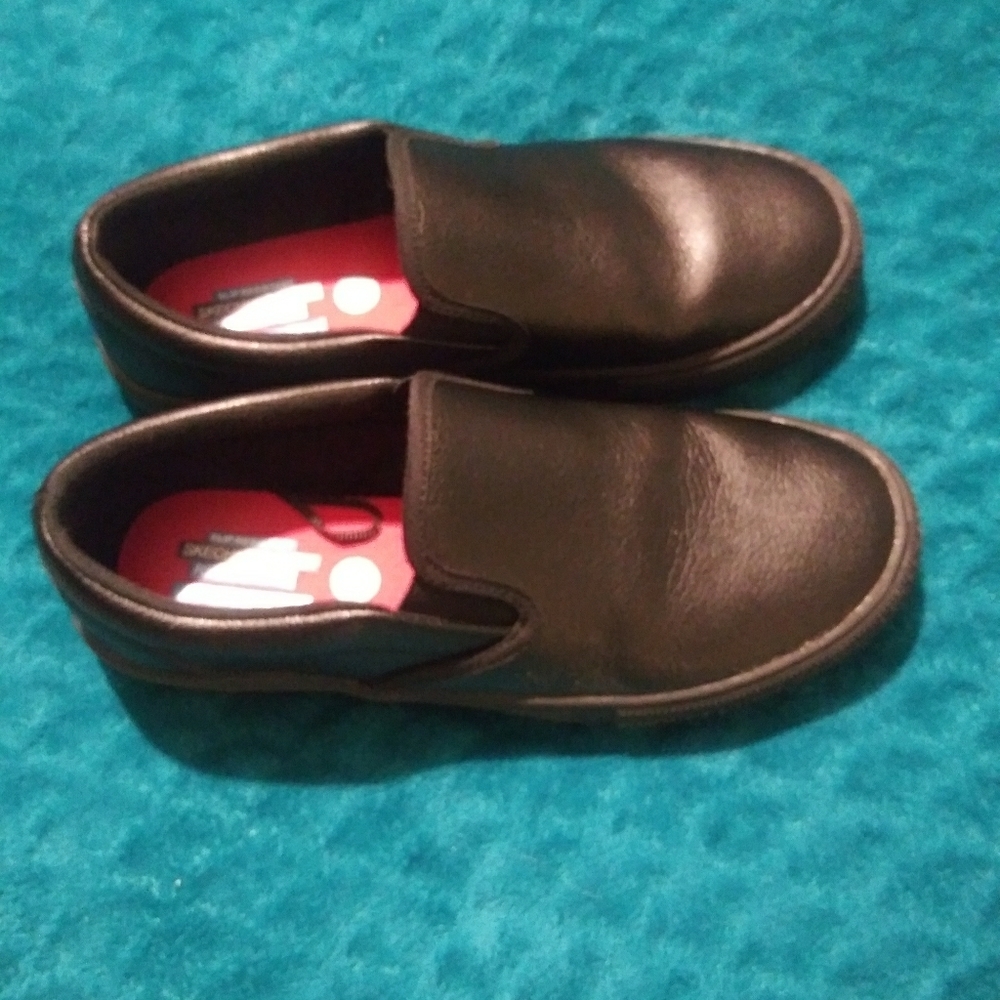 Sketchers slip resistant - Picture 1 of 3